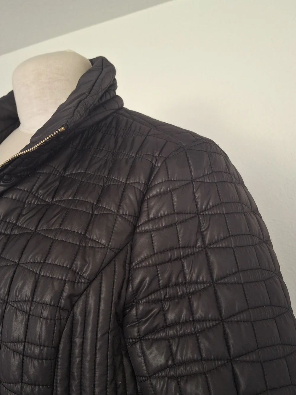 Kate Spade New York black quilted jacket with gold hardware Large